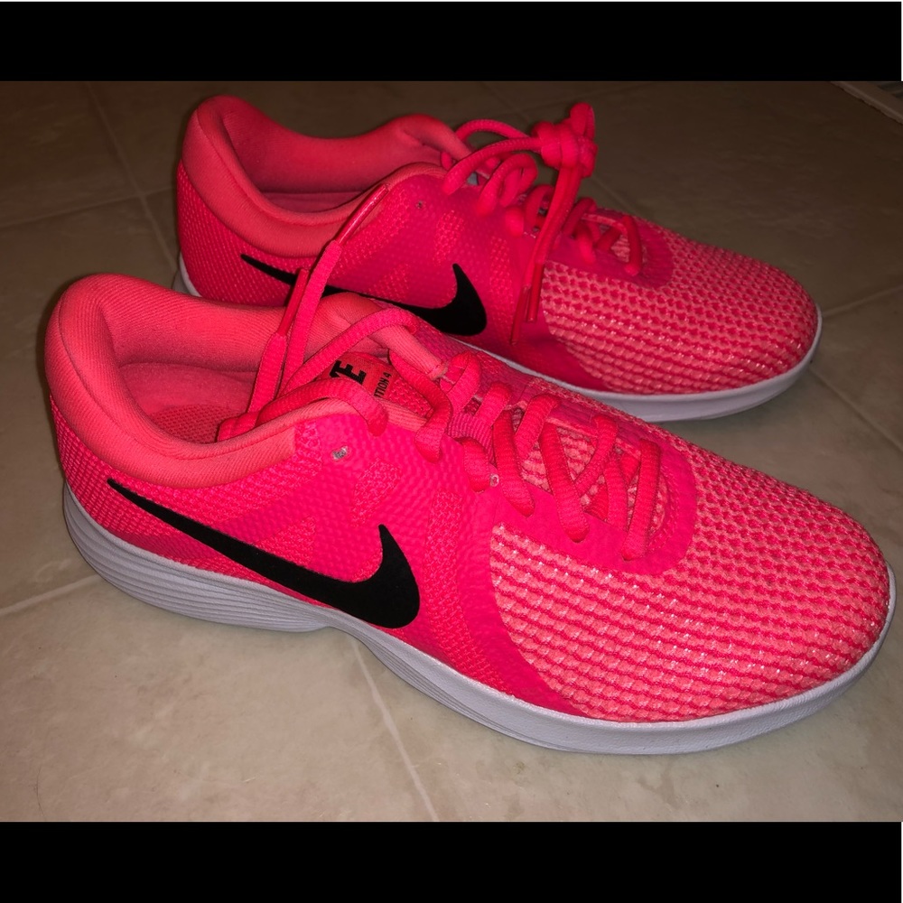 Nike Shoes - NEW
